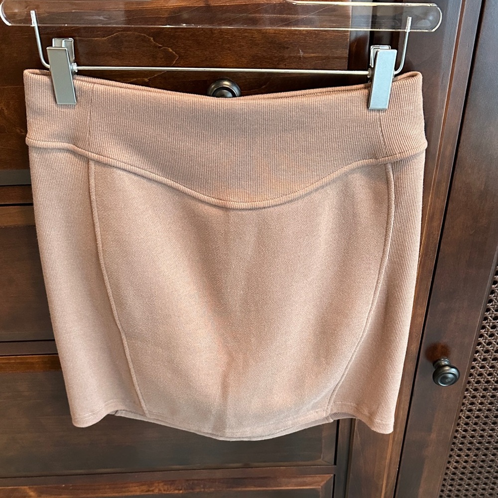 LULULEMON ATHLETICA Scuba Mini Skirt Taupe SIZE SMALL NEW WITHOUT TAGS